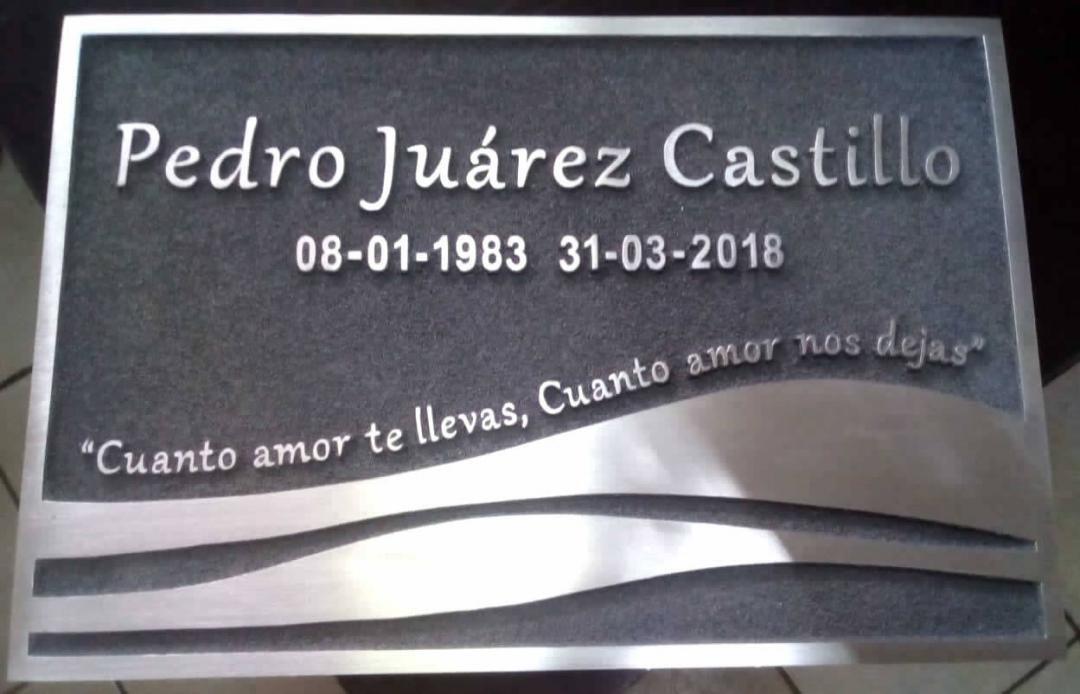 LAPIDAS PARA TUMBAS ᐅᐅᐅ las mejores 4 opciones Placas Selectas